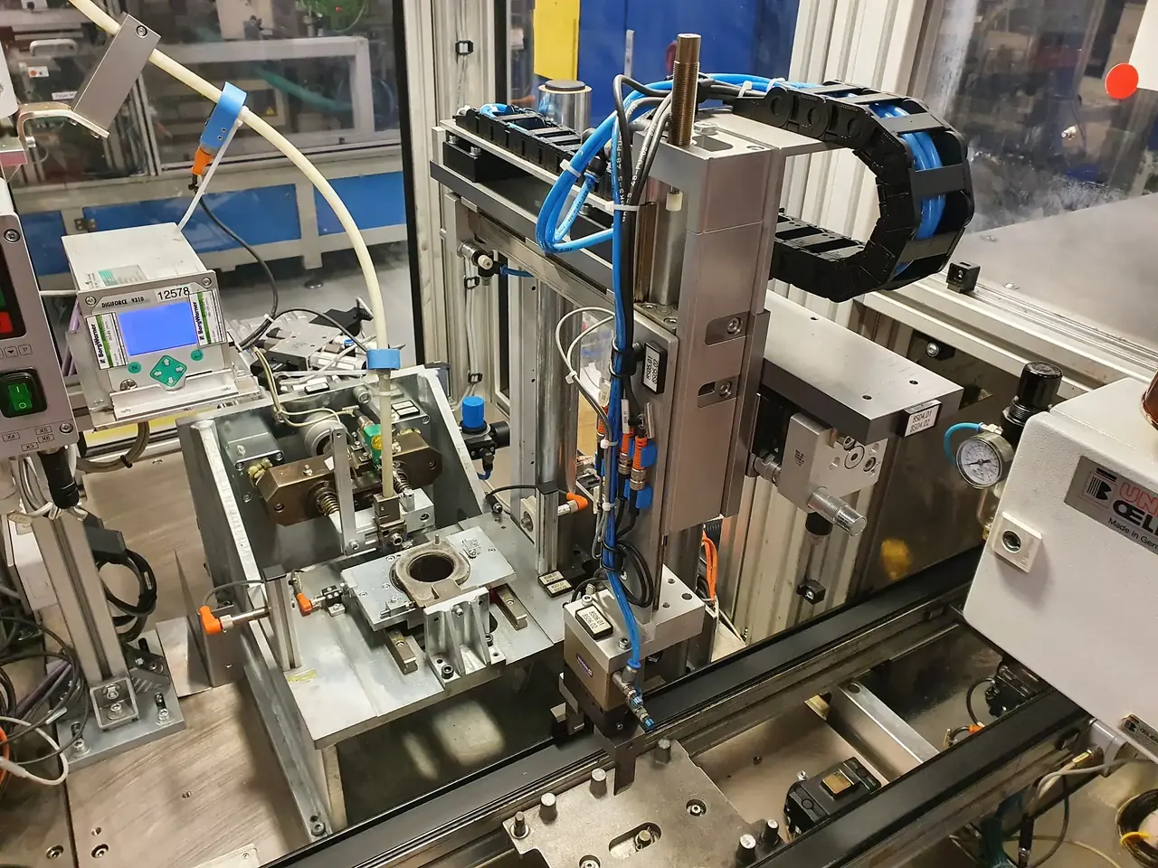 Automated industrial station with pneumatic components