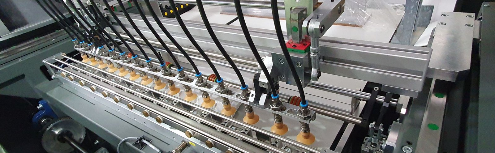 Alimentador automático de hojas con ventosas neumáticas